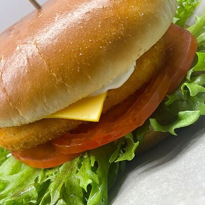 Куриный бургер в MEDUZA по цене 649 ₽