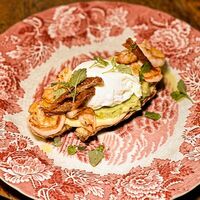 Бенедикт с креветками в Дюбонне