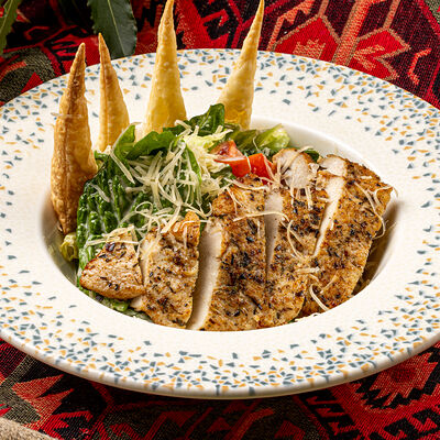 Салат Цезарь с курицей в Хмели & Сунели по цене 720 ₽