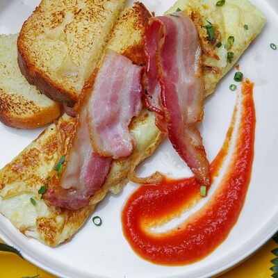 С беконом глазунья в Сырник по цене 430 ₽