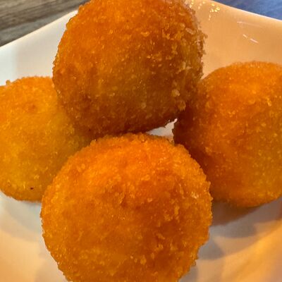 Сырные шарики в TARELKA по цене 270 ₽