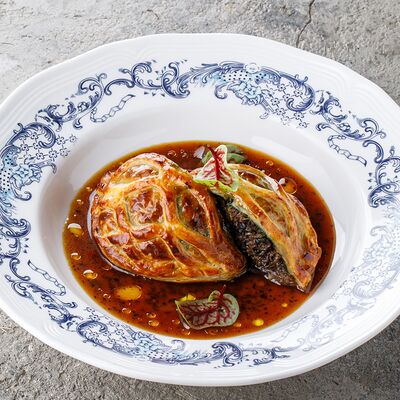 Пирог с говяжьей щекой и грибами в Bist по цене 990 ₽