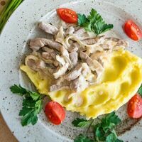 Свиная вырезка в сливочном соусе с картофельным пюре в Lavash