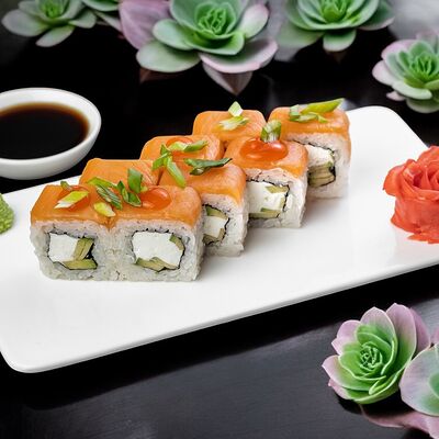 Ролл с лососем и чили в Окинава Гурмэ по цене 699 ₽