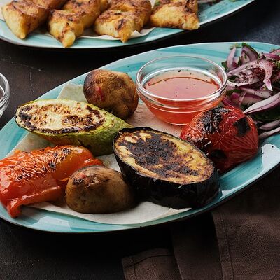 Овощи на угляхв Mangal House по цене 310 ₽