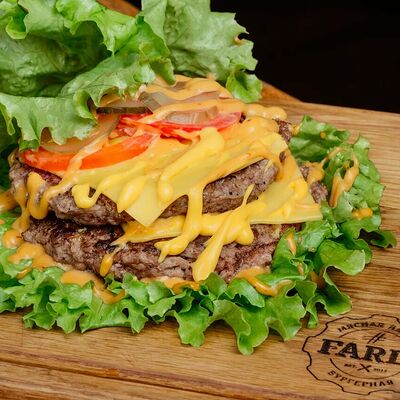 Бургер папа мясника в листьях в #FARШ по цене 660