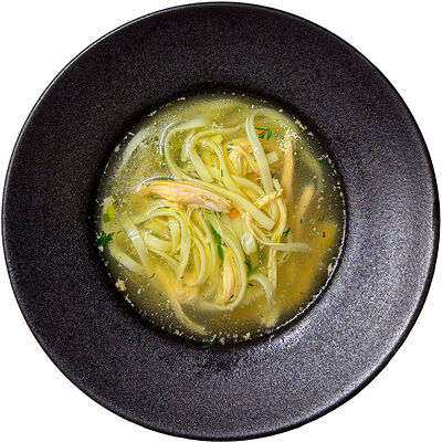 Куриный суп с лапшой в МАМАСУШИПИЦЦА по цене 216 ₽