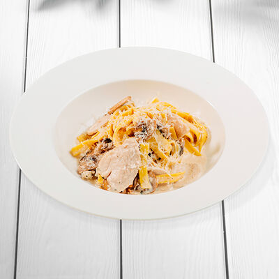 Фетучини с курицей и грибами в Перчини по цене 560 ₽