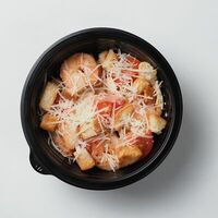 Салат Цезарь с жареной креветкой в RollХан