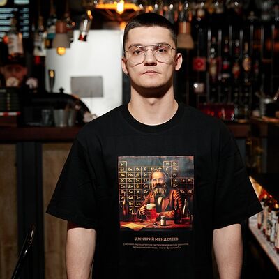 Футболка Менделеев в Гриль-паб ЕрмолаевЪ по цене 2190 ₽