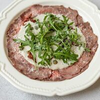 Вителло тоннато с ростбифом из хоспера в Коза Тапас