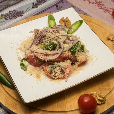 Салат овощной с ореховой заправкой в Гурман студия по цене 390 ₽