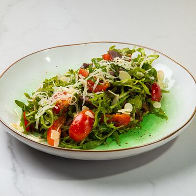 Салат с говядиной и руколой в Акула парк по цене 550 ₽