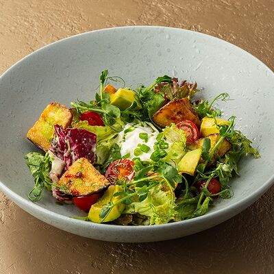 Тёплый салат с хрустящими баклажанами и страчателлой в ТОКИО-CITY по цене 770 ₽