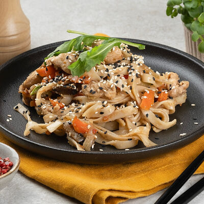 Удон с курицей и овощами в Вкусные истории по цене 250 ₽