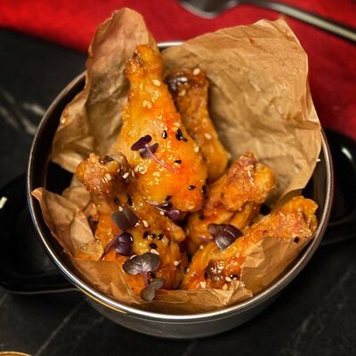 Куриные крылышки барбекю в Kirova street по цене 420 ₽