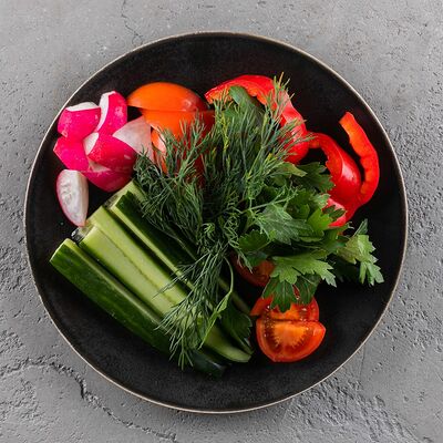 Свежие овощи и зелень в Meat bar по цене 230 ₽
