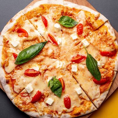 Пицца Маргарита в Eedaa по цене 430 ₽