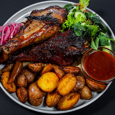 Голень индейки с печеным картофелем в Rast Pub по цене 1490 ₽