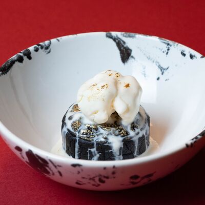 Дубайский юэбин с пломбиром в Ики изакая по цене 450 ₽