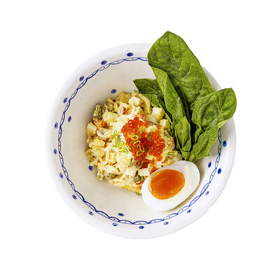 Оливье с крабом и красной икрой в Каспийка по цене 625 ₽