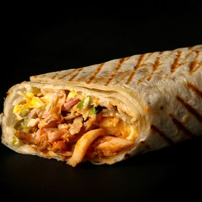 Шаурма Cheezzzy maxi в Simons Gyros по цене 469 ₽