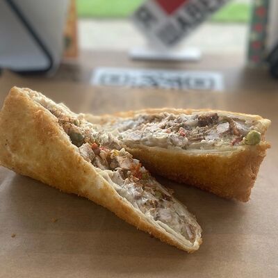 Буррито с курицей в сырном лаваше в темпуре в Burritos по цене 315 ₽