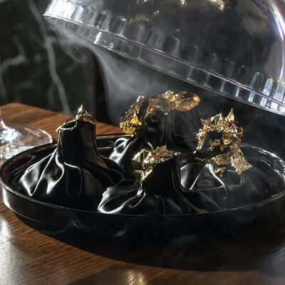 Хинкали с морепродуктами Black Edition в Giorgio Suluguni по цене 890 ₽