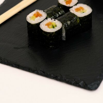 Маки ролл с лососем и огурцом в Панда Бистро по цене 304 ₽