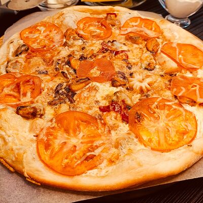 Пицца Морская в Хомячок по цене 990 ₽