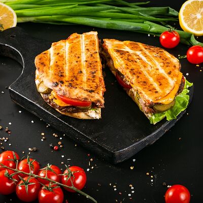 Бургер из говядины на углях стандарт в Burum Grill по цене 549 ₽