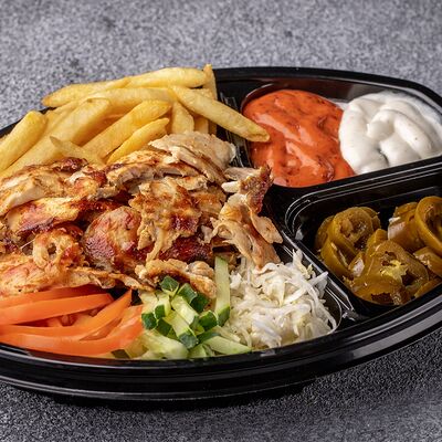 Куриная Шаверма острая на тарелке в Турбо Шаверма по цене 450 ₽