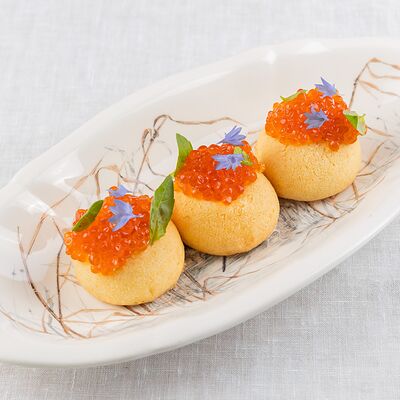 Картофельные шу с красной икрой в Sage по цене 1750 ₽