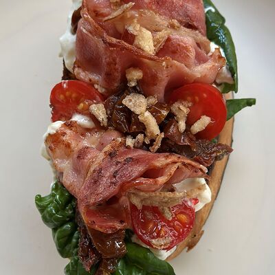 Брускетта с беконом в Ava Restafe по цене 18 р.