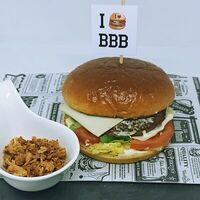 Бургер Сырный Parmegiano в Black Bear MoBIL Burger & Shaw