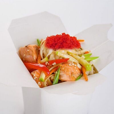 Вок с лососем и икрой масаго в Царь-еда по цене 695 ₽