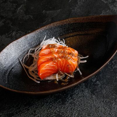 Сашими лосось в Ginza Small по цене 550 ₽