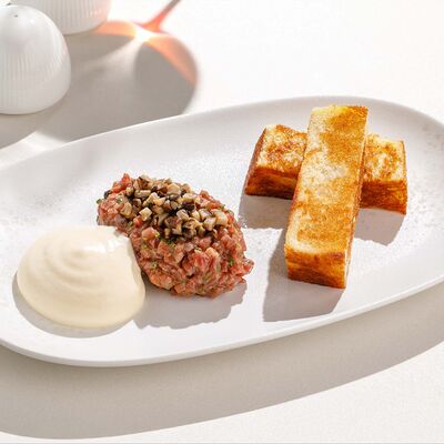 Тартар из говядины с шиитаке в Cristal по цене 900 ₽