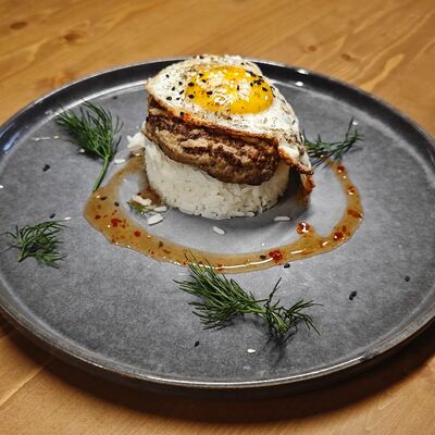 Бифштекс с яйцом и рисом в ATLAS BY CUISINE по цене 540 ₽