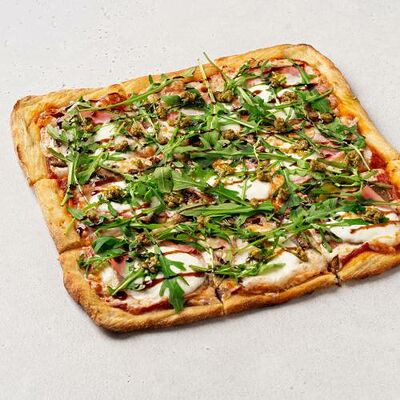 Римская пицца с ветчиной и грибами в Sakura по цене 699 ₽