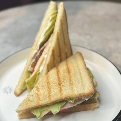 Сэндвич с ветчинойв Брусена по цене 440 ₽