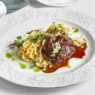 Томленые говяжьи щечки с солодом в Sabor de la Vida по цене 1650 ₽