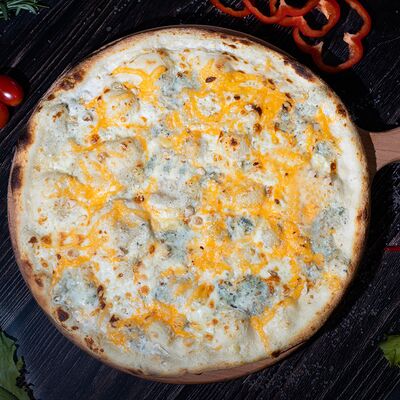 Пицца 4 сыра в УГОЛЬ&МЯСО по цене 890 ₽