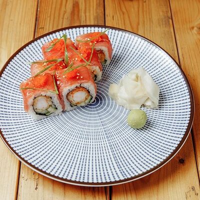 Ролл с креветкой темпура и тунцом в Эбби Noodles & Sushi Bar по цене 450
