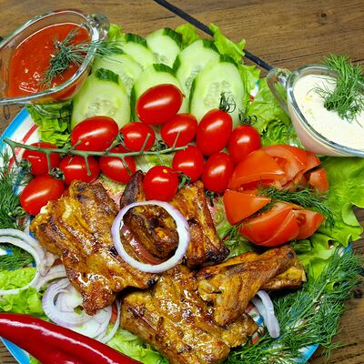 Шашлык из свиных ребрышек в Мангал №1 по цене 680 ₽