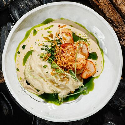 Обжаренный гребешок с картофельным пюре в Эхо по цене 1540 ₽