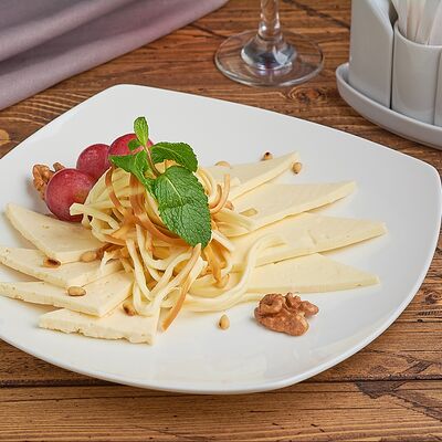 Сырное ассорти в Офицерское по цене 890 ₽