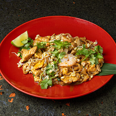 Лапша Пад Тай в Sumo Izakaya по цене 980 ₽