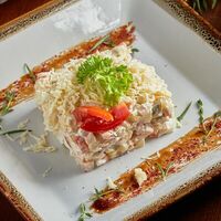 Салат из копчёной грудинки с сыром камамбер в Швабский Домик