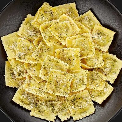 Равиоли со шпинатом и сыром в Перцы по цене 450 ₽